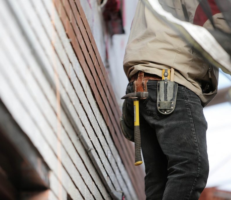 construction-worker-569149_1280